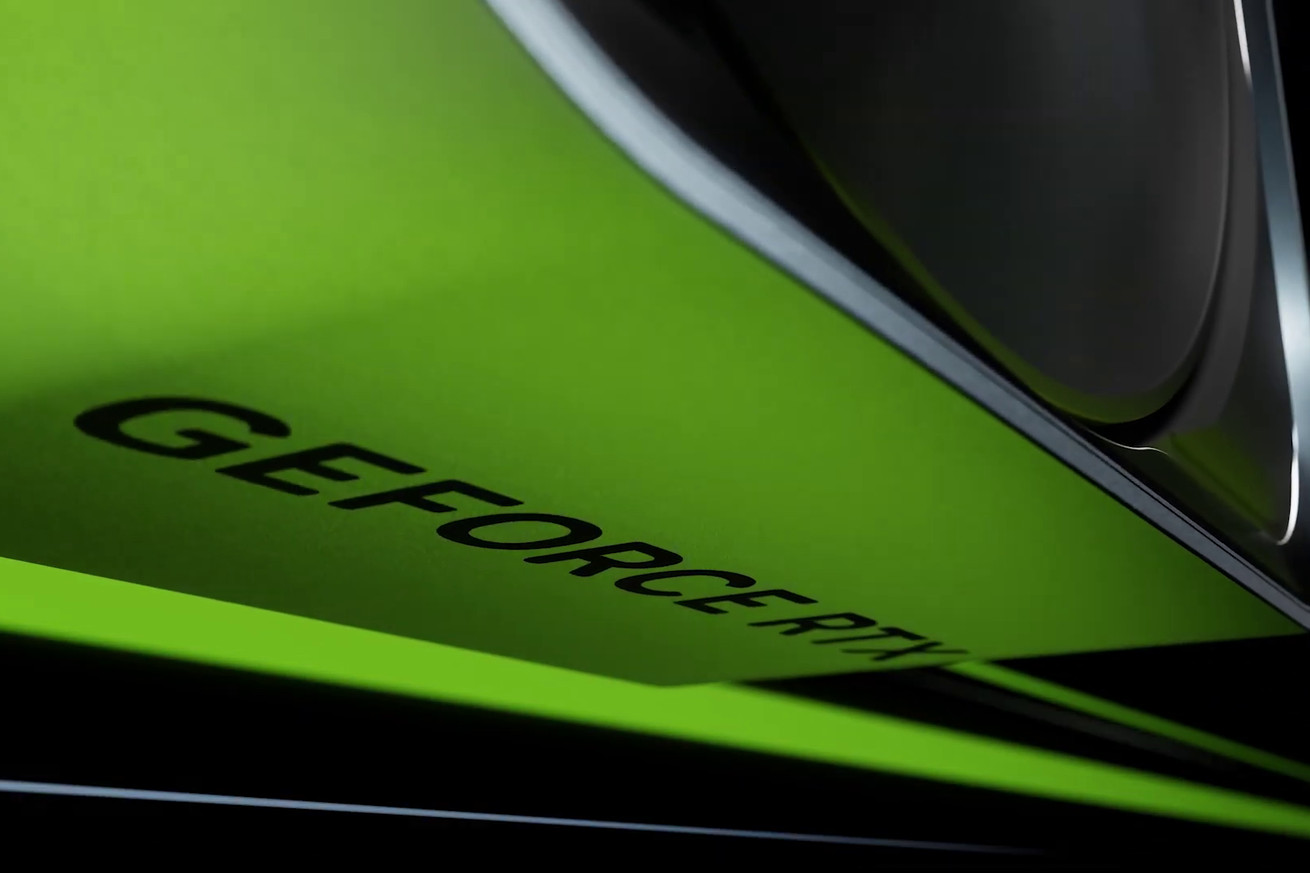 Ένα μεταλλικό περίβλημα GPU με ανάγνωση GeForce RTX άναψε πράσινο.