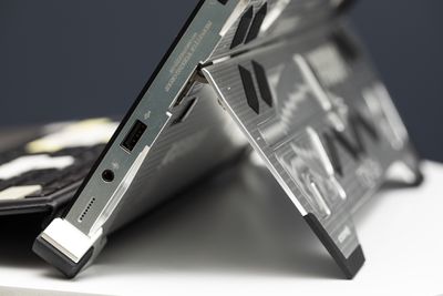 &Tau;&omicron; Asus ROG FLow Z13 &phi;&alpha;ί&nu;&epsilon;&tau;&alpha;&iota; &alpha;&pi;ό &tau;&eta; &delta;&epsilon;&xi;&iota;ά &pi;&lambda;&epsilon;&upsilon;&rho;ά.
