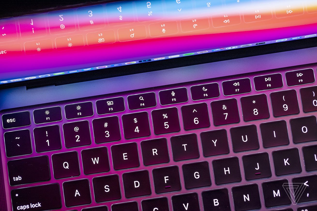 Εικόνα ενός MacBook με πληκτρολόγιο πεταλούδα.