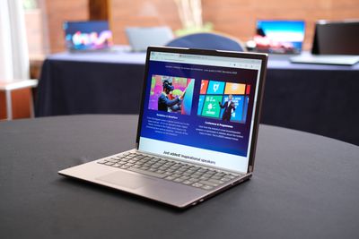 Ρολιζόμενος φορητός υπολογιστής Lenovo, χωρίς επέκταση.