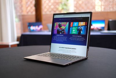 Laptop Lenovo, μεσαία επέκταση οθόνης.