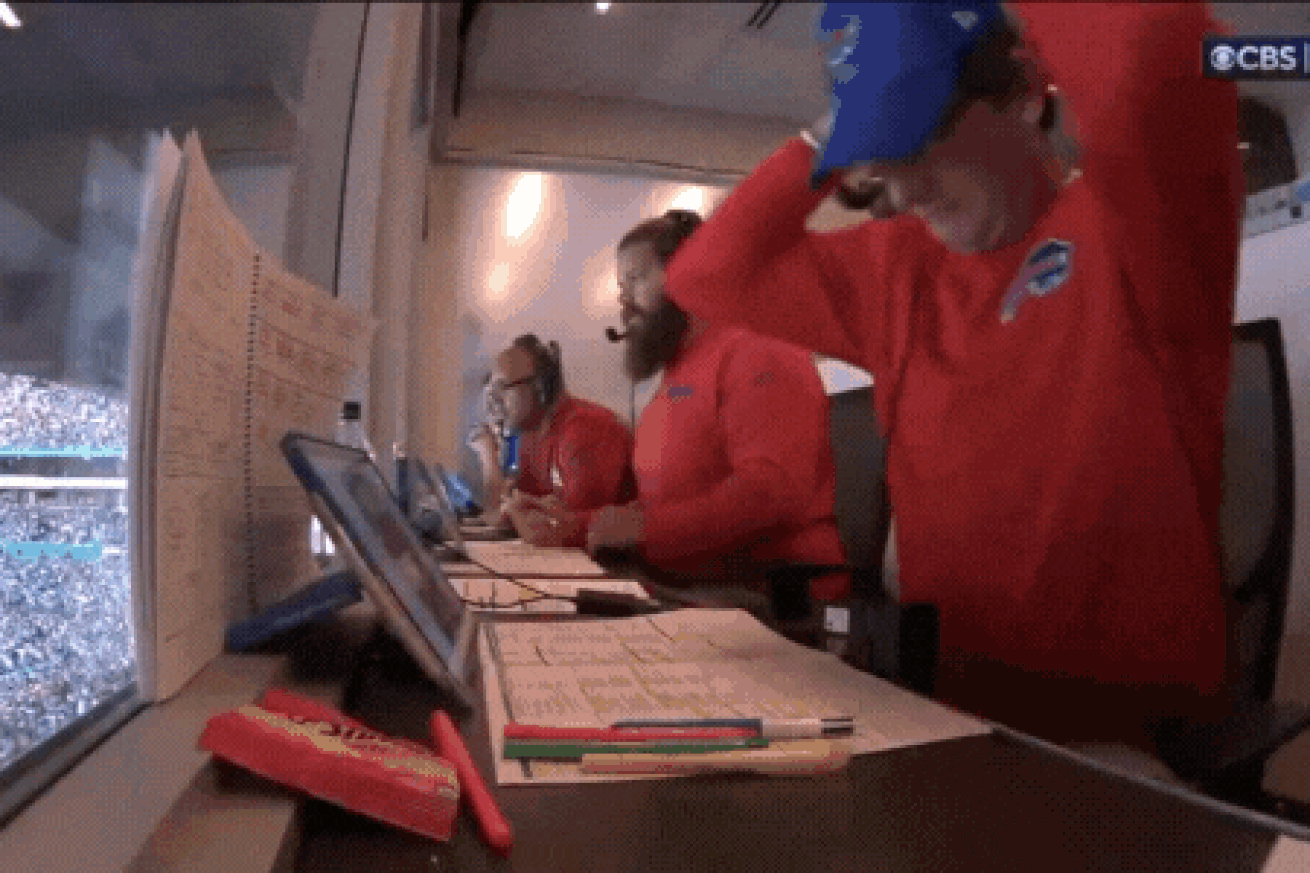 &Omicron; &sigma;&upsilon;&nu;&tau;&omicron;&nu;&iota;&sigma;&tau;ή&sigmaf; Bills Offensive Ken Dorsey &chi;&tau;&upsilon;&pi;ά &tau;&omicron; tablet &tau;&omicron;&upsilon; &sigma;&tau;&omicron; &gamma;&rho;&alpha;&phi;&epsilon;ί&omicron; &tau;&omicron;&upsilon; &alpha;&pi;ό &alpha;&pi;&omicron;&gamma;&omicron;ή&tau;&epsilon;&upsilon;&sigma;&eta;