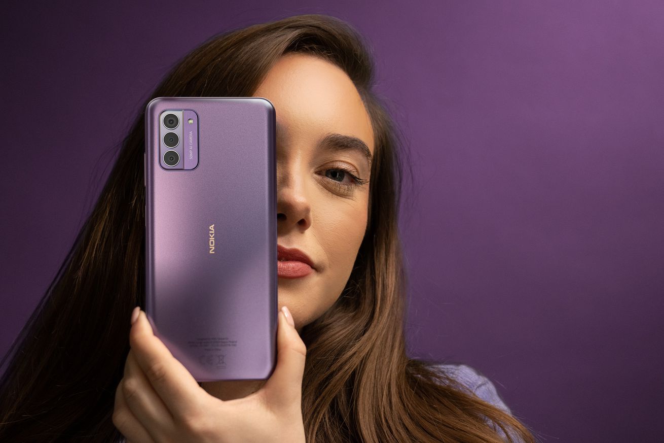 Έ&nu;&alpha; &mu;&omicron;&nu;&tau;έ&lambda;&omicron; έ&chi;&epsilon;&iota; &tau;&omicron; Nokia G42 &tau;&eta;&sigmaf; HMD.