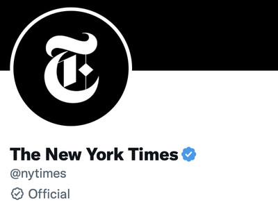 Στιγμιότυπο του προφίλ των New York Times στο Twitter, με την γκρίζα επίσημη επιταγή.