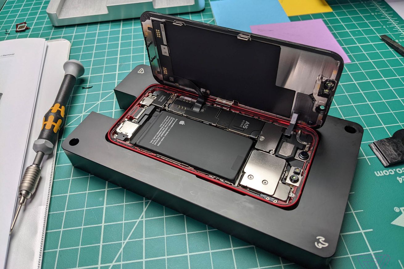 Apple shipped me a 79-pound iPhone repair kit to fix a 1.1-ounce battery