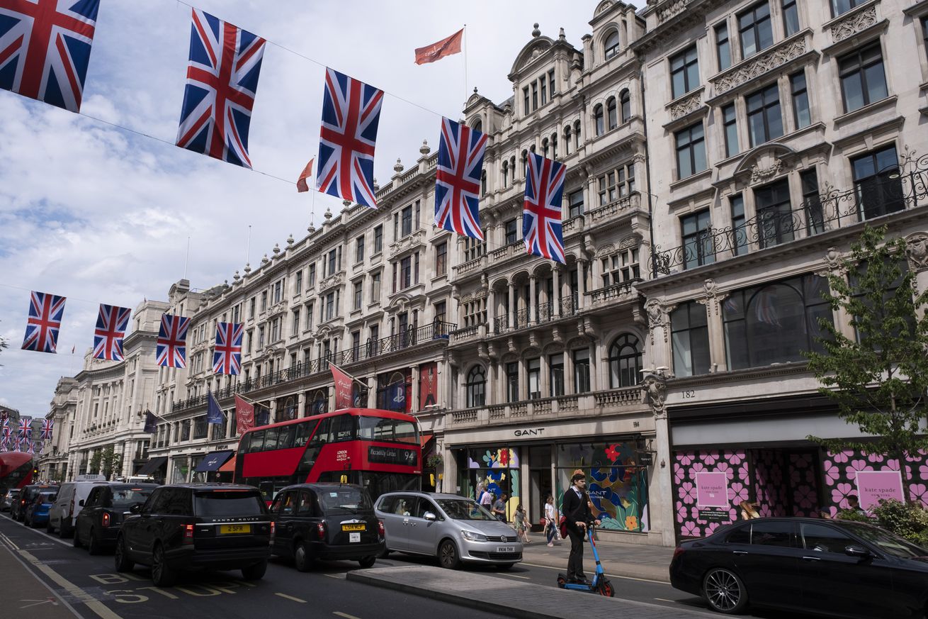 Σημαίες της Ένωσης για το πλατινένιο ιωβηλαίο στο Λονδίνο