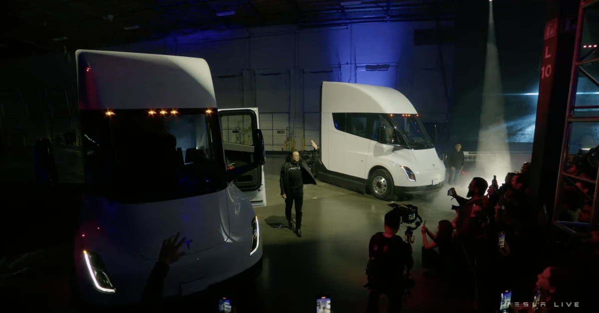 Η Tesla παραδίδει τα πρώτα ηλεκτρικά Semi φορτηγά — τρία χρόνια καθυστέρηση