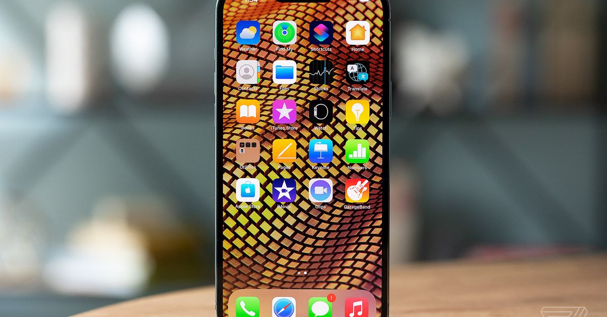 Ο προμηθευτής οθονών της Apple θα μπορούσε να χάσει τη μεγάλη παραγγελία του iPhone 14, αφού φέρεται να τον έπιασαν στα άκρα